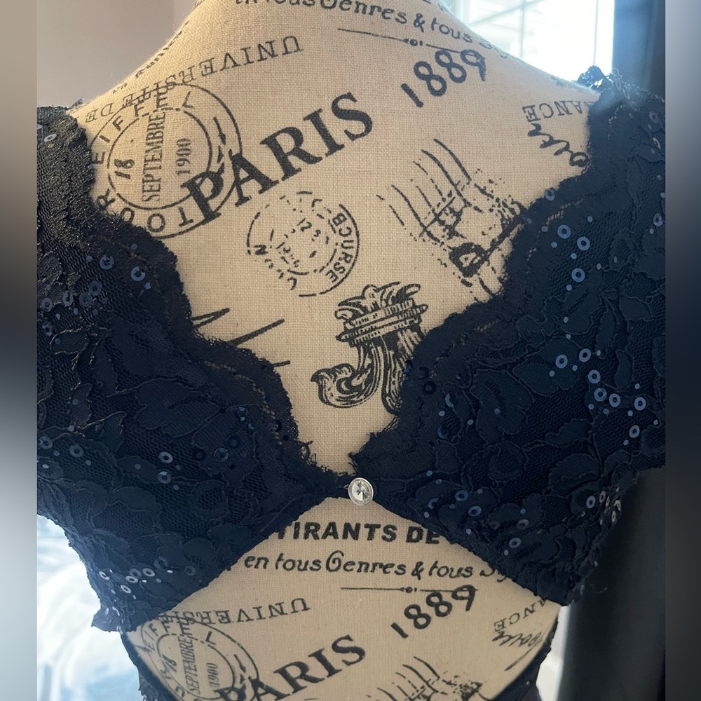 Gorgeous Formal Gown.                        Bag 90 - Picture 8 of 15